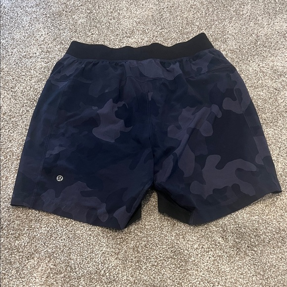 Lululemon Men’s Shorts S - Picture 3 of 3